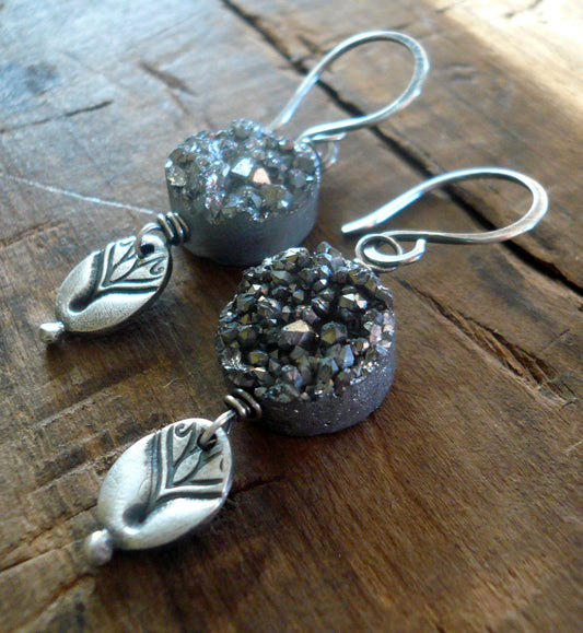 Noceur Round Earrings - Handmade. Oxidized fine and sterling silver. Druzy