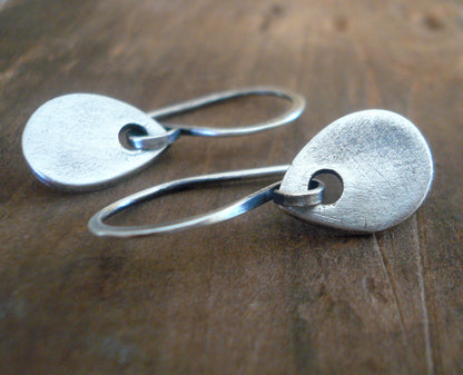 Essential Earrings Medium Tear - Handmade. Oxidized Fine and sterling silver dangle earrings