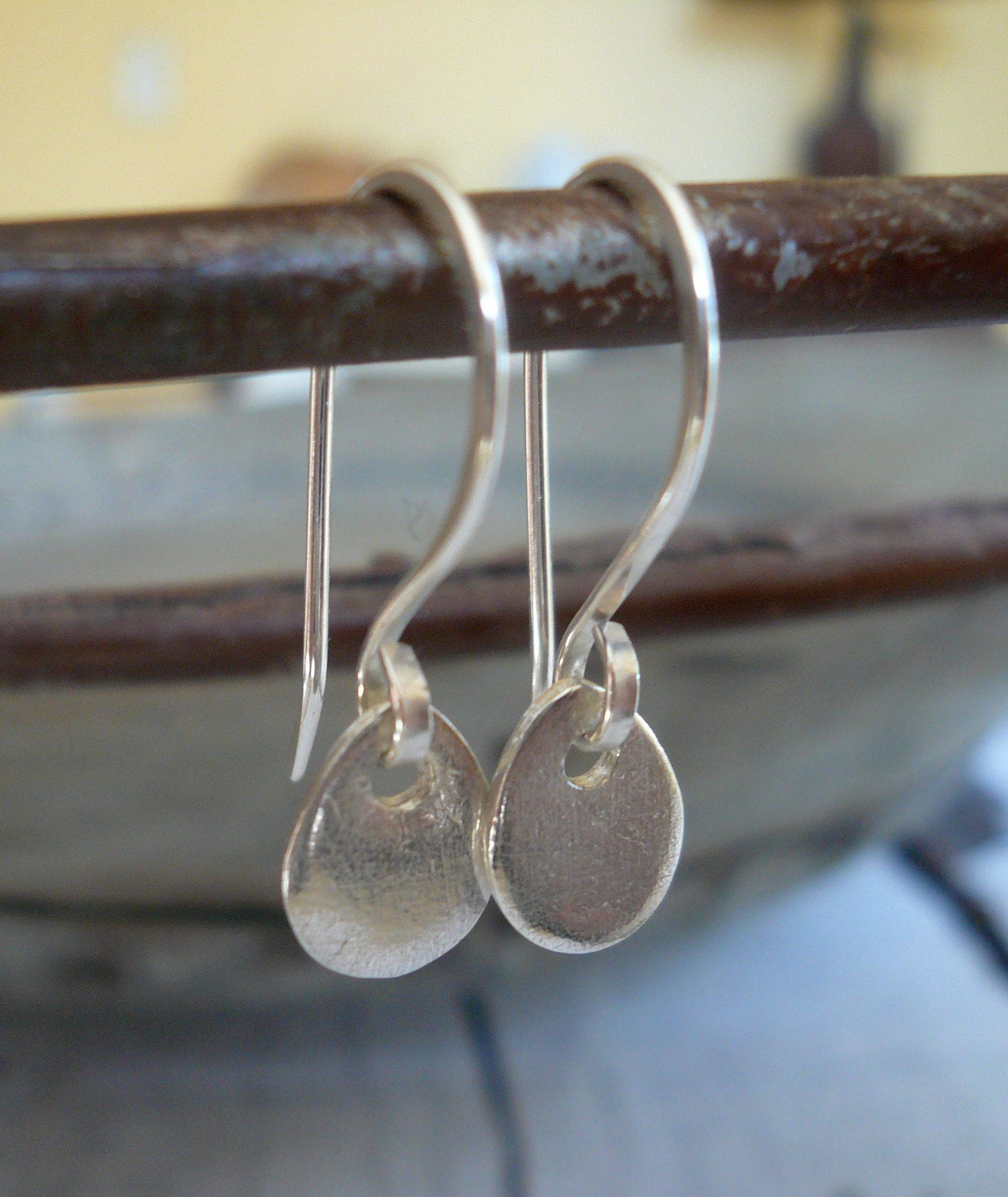 Essential Earrings Small Tear - Handmade. Fine and sterling silver dangle earrings