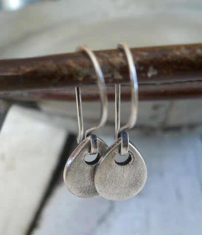 Essential Earrings Medium Tear - Handmade. Oxidized Fine and sterling silver dangle earrings