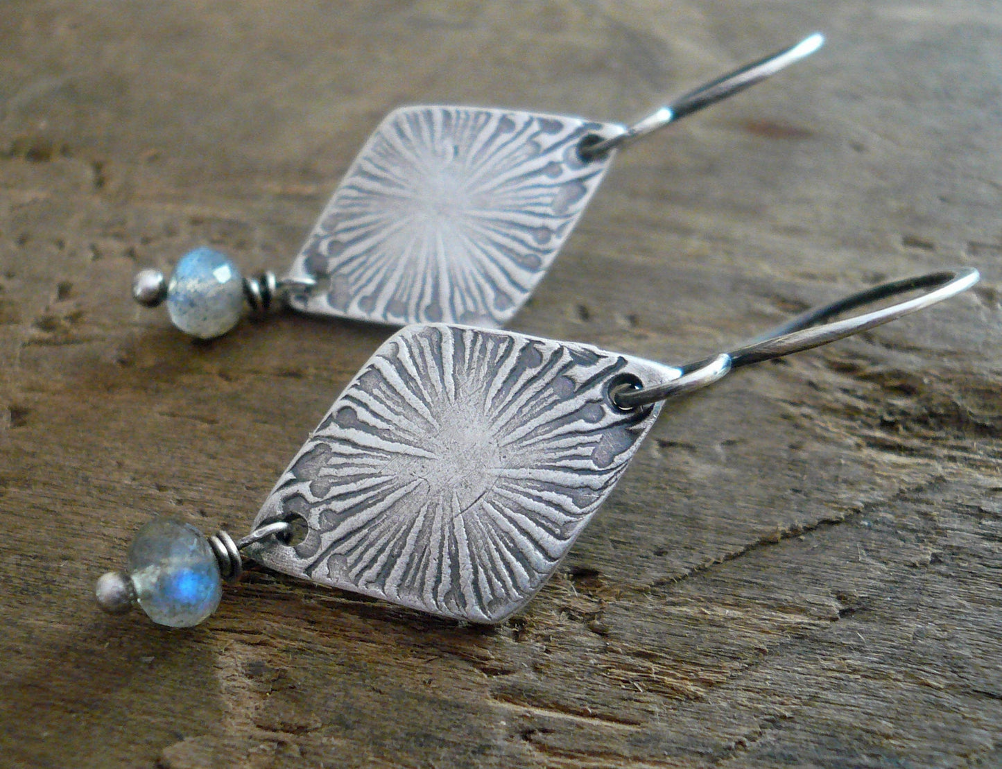 Serein Earrings- Oxidized fine and sterling silver. Labradorite. Dangle earrings.Handmade
