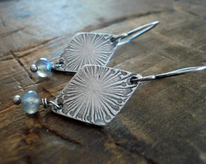 Serein Earrings- Oxidized fine and sterling silver. Labradorite. Dangle earrings.Handmade