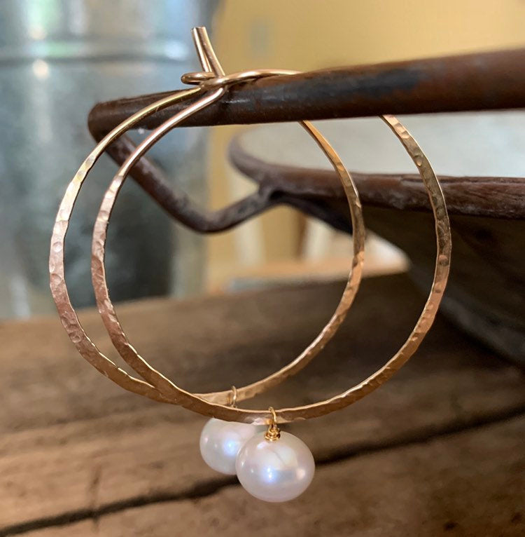 Mangly Hoops with Pearls in Gold - Choice of 6 sizes. Handmade. Hammered. 14k goldfill hoops. White freshwater pearls.